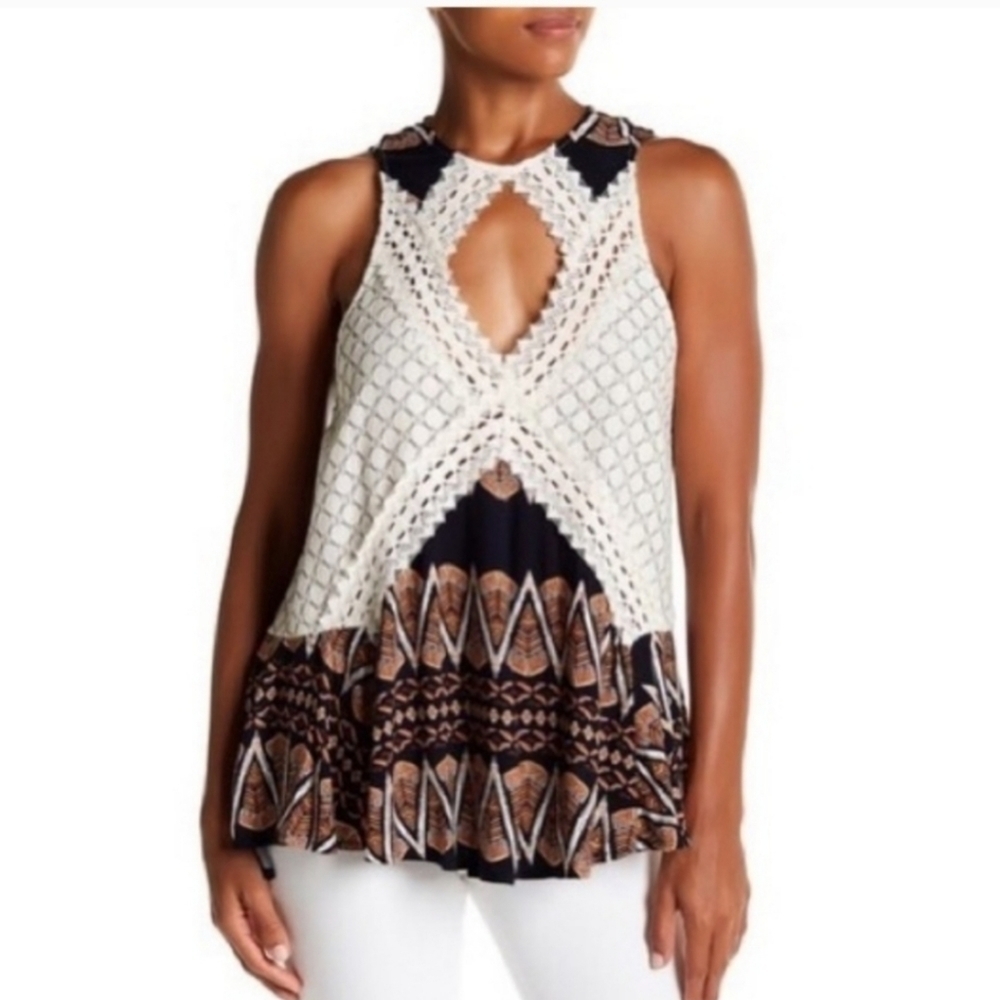 Melrose and Market Artisan Cutout Swing Lace Top Sz S